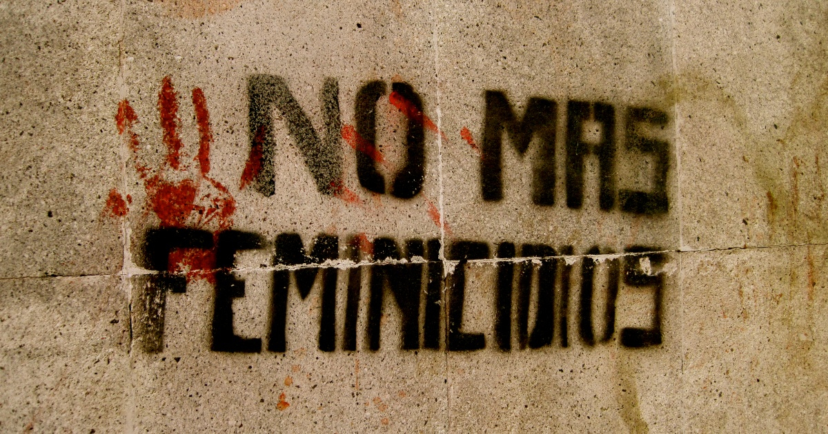 Cartel pintado en una pared contra los feminicidios © Flickr/Lunita Lu