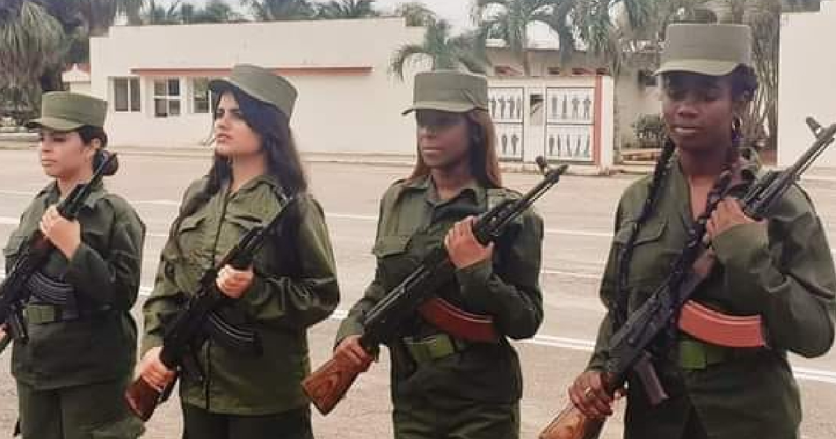 Jóvenes cubanas en el Servicio Militar © Facebook/FMC La Palma