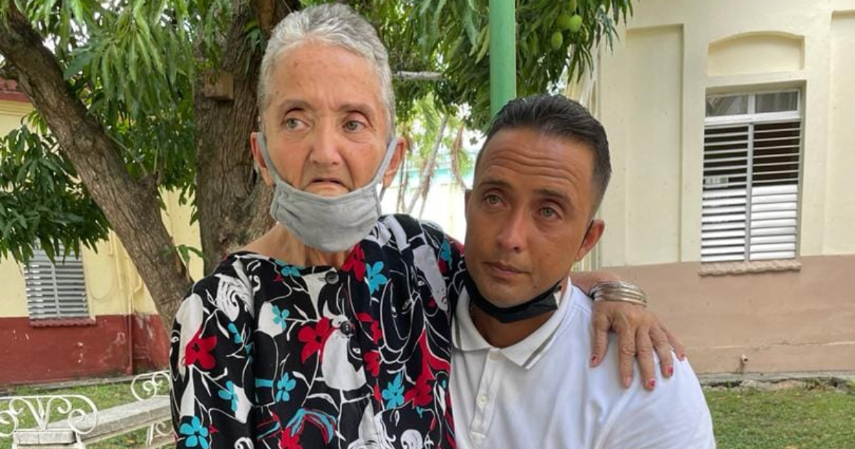 Frank Camilo Morejón y su mamá © Facebook/Universidad del Deporte Cubano