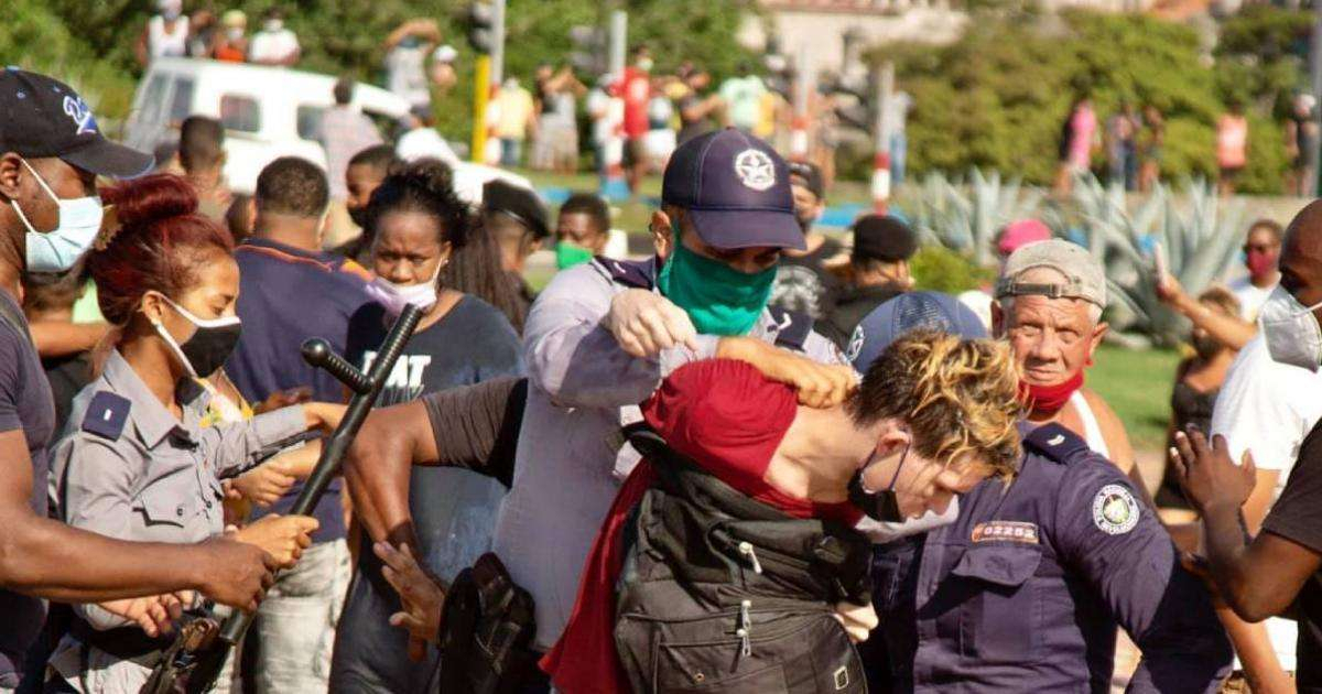 Violencia policial en manifestaciones del 11J © Marcos Évora