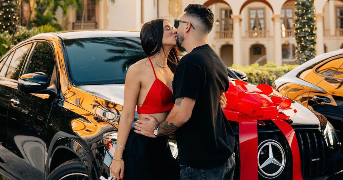 Luxury Valentine's Day! Cuban Samantha Espineira receives a Mercedes ...