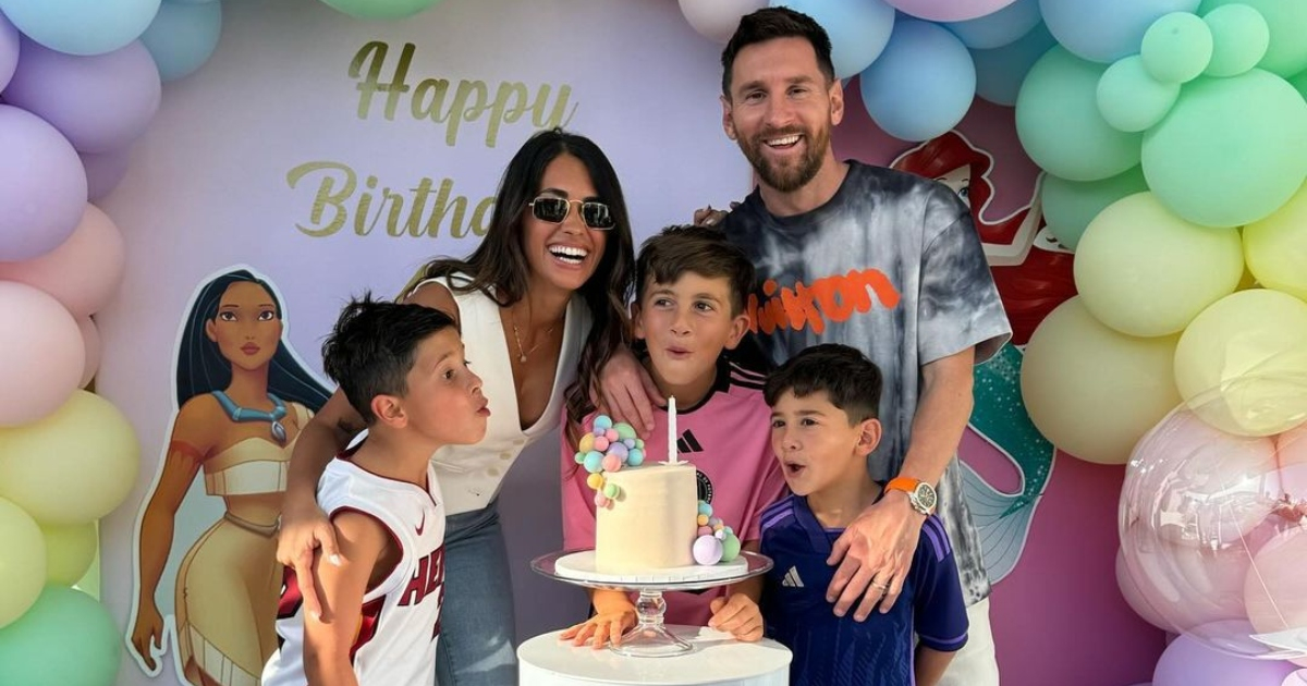 Leo Messi y Antonela Roccuzzo con sus hijos © Instagram / Antonela Roccuzzo