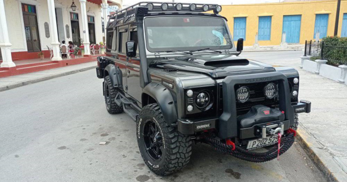 Land Rover en Holguín © Facebook / AUTOS DIPLOMÁTICOS EN CUBA / Anghelo Alfredo