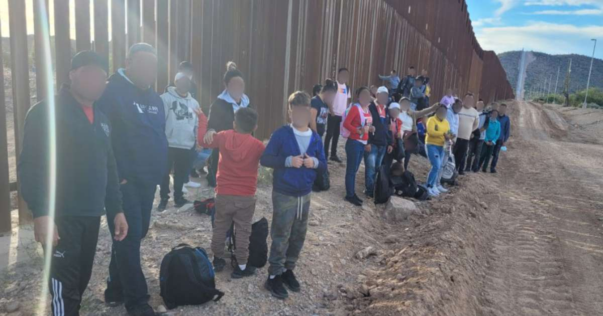 Foto © Twitter / @USBPChiefTCA © Migrantes en la frontera de Estados Unidos
