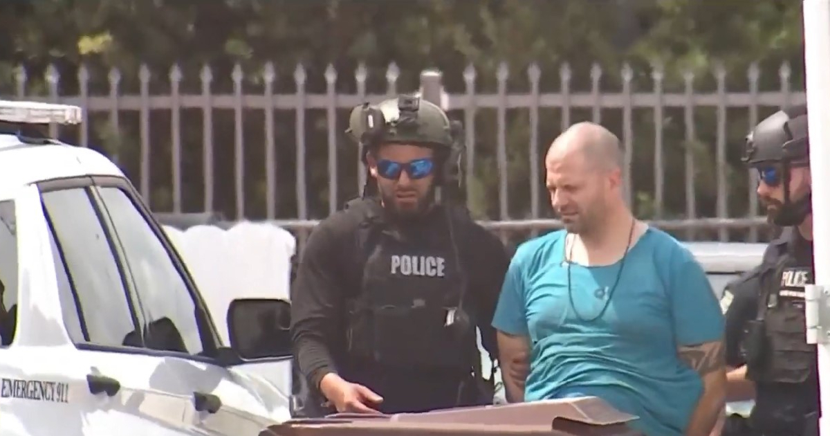 Jordan Kozyak es detenido por la policía © Captura de video/Telemundo51
