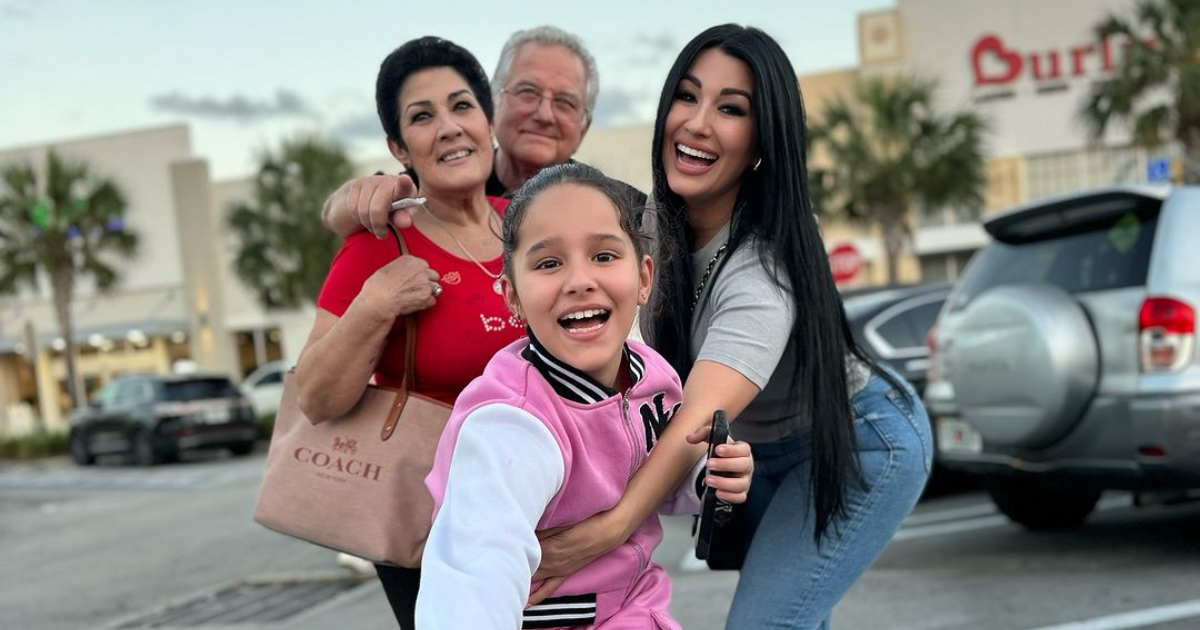 Heydy González con sus papás y su niña Galilea © Instagram / Heydy González