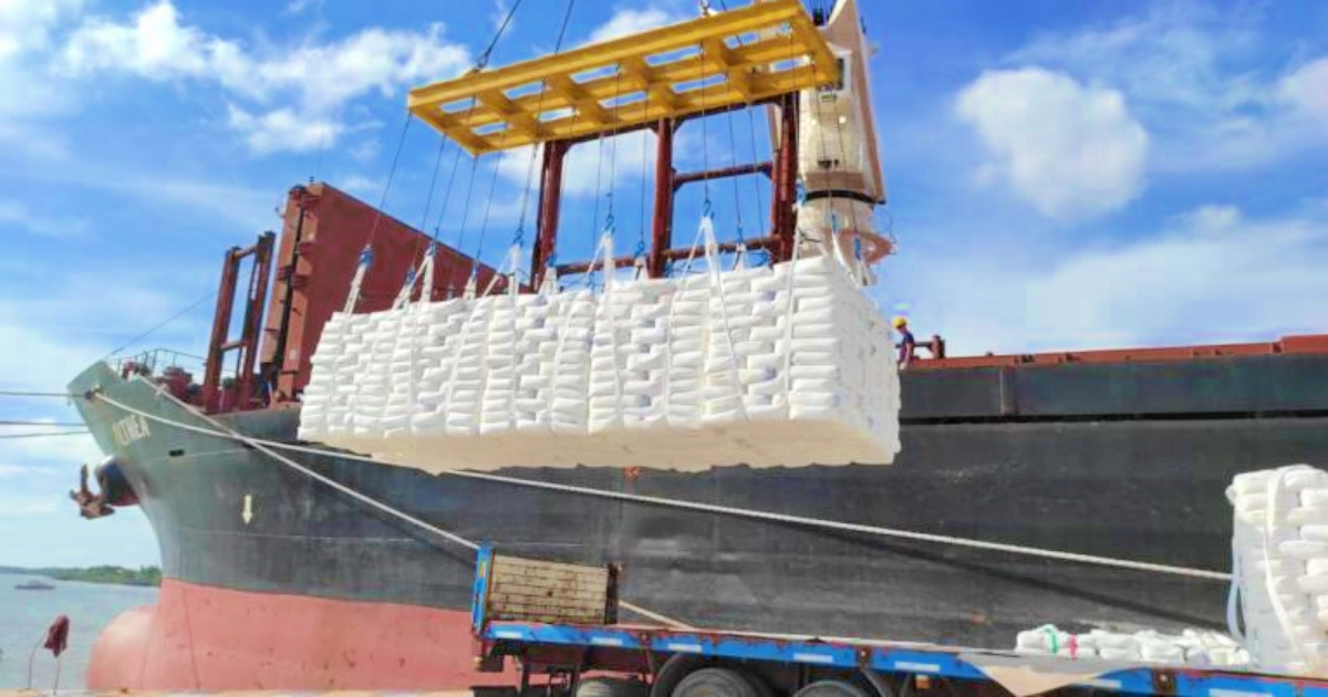 Descarga de buque con harina de trigo en Cuba (Imagen de referencia) © ACN