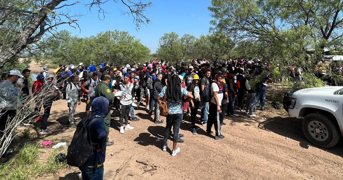 Migrantes en la frontera © Bill Melugin / Twitter