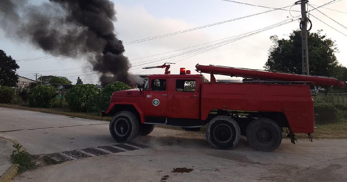 Camión de bomberos de Cuba (Imagen de Referencia) © Facebook/Mario J. Pentón
