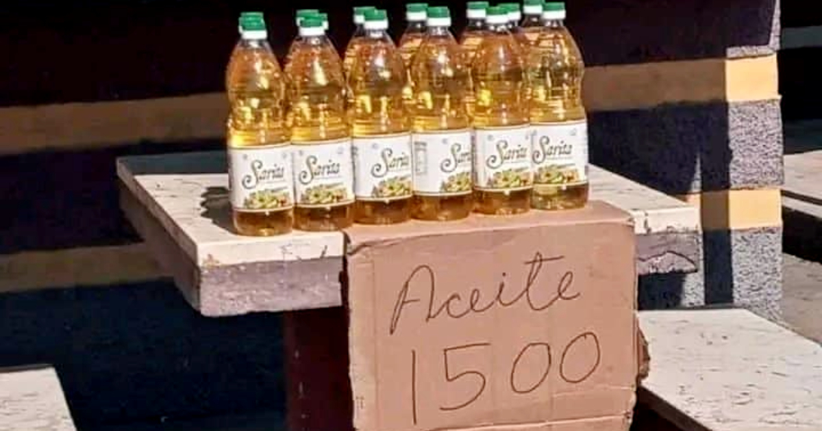 Aceite comestible a la venta en Cuba © Facebook / La Kinkalla TV