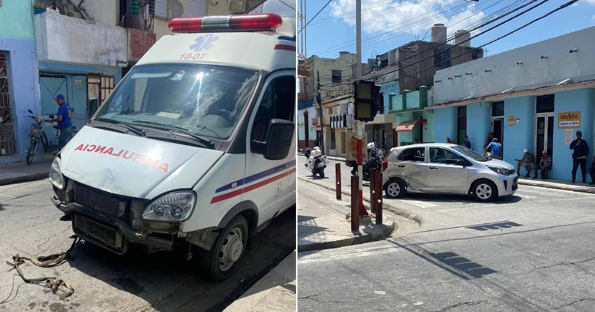 Ambulancia y auto accidentados © Facebook / ACCIDENTES BUSES Y CAMIONES