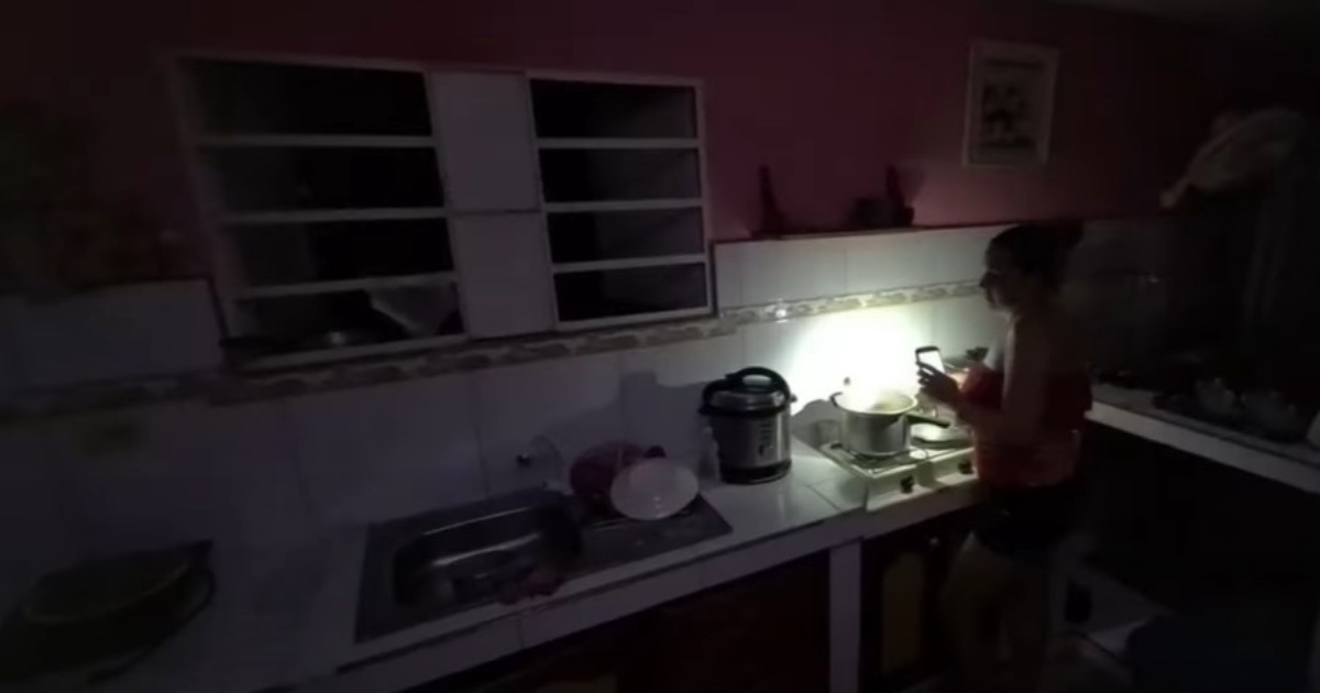 Cocina de una familia cubana en medio de un apagón (Imagen de referencia) © YouTube/screenshot