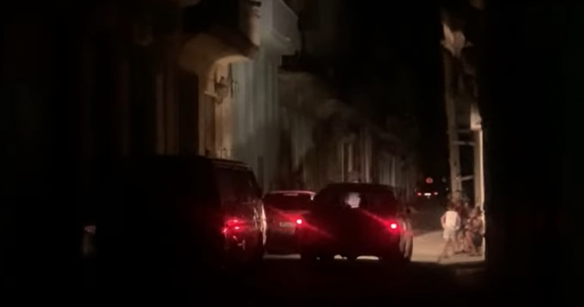 Calle en apagón en Cuba (Imagen de referencia © YouTube/screenshot-AFP