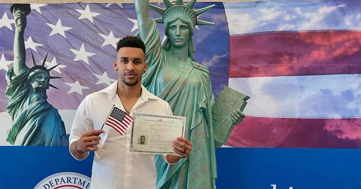Victor Victor Mesa Becomes American Citizen: "A Dream Come True"