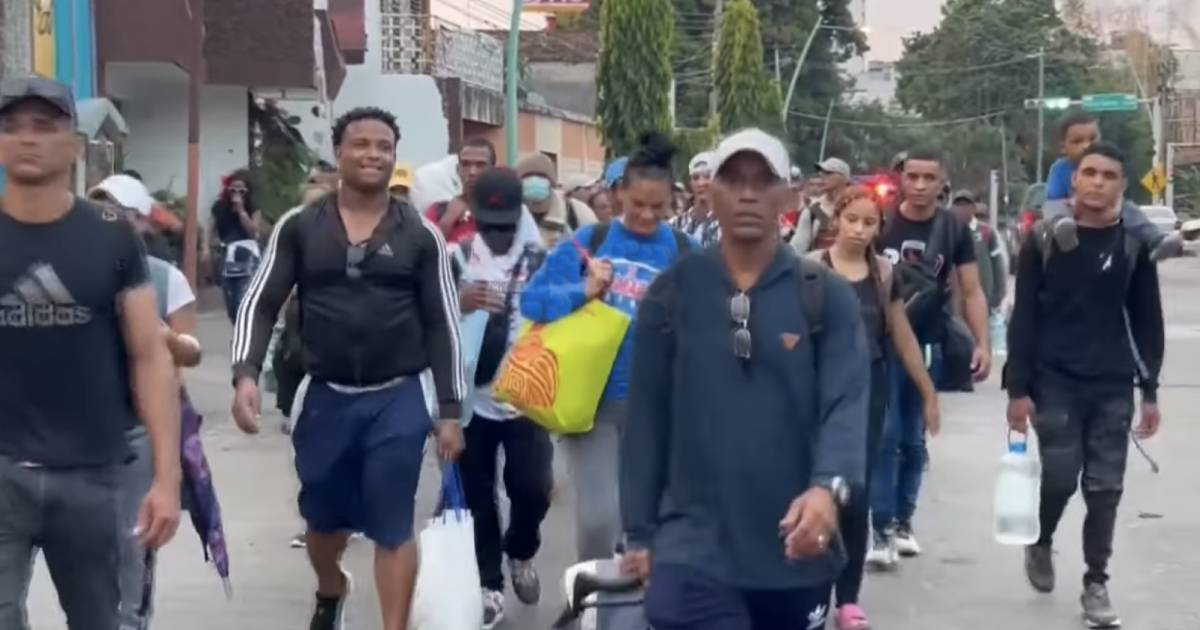Migrants from Cuba Join Caravan Heading from Mexico to the United States