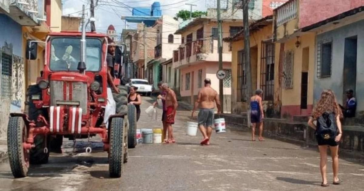 Cubanos enfrentan cada día el problema del acceso al agua. © Escambray