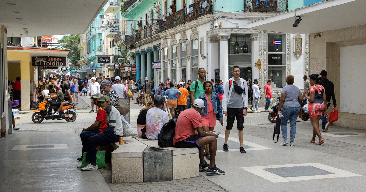 Only Three Percent of Cubans Identify as "Firmly Socialist," Survey Reveals