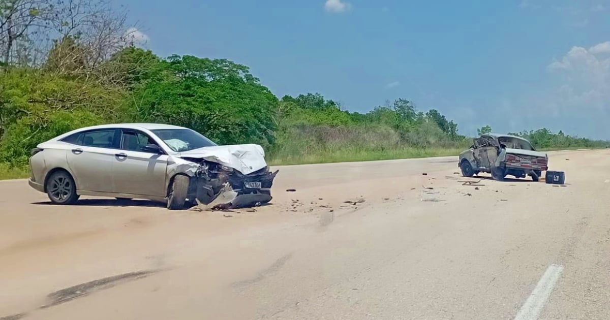Two-Car Collision on Cuba's National Highway Sparks Various Theories