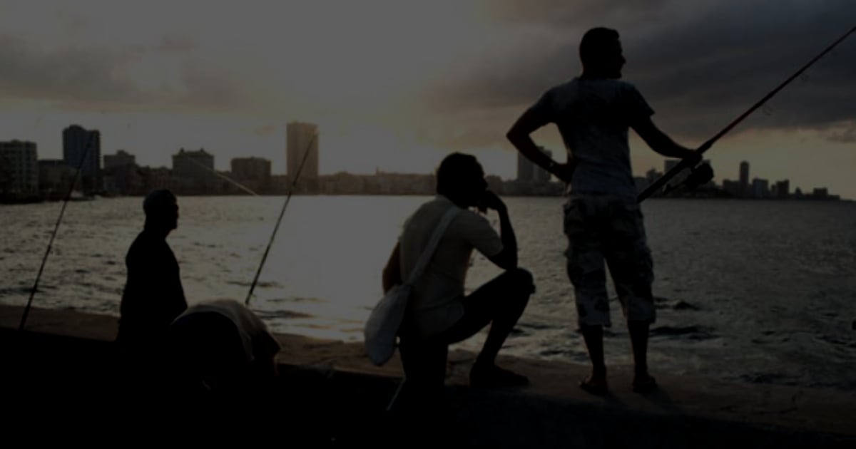 Pescadores en el Malecón de La Habana (imagen de referencia) © Cubadebate