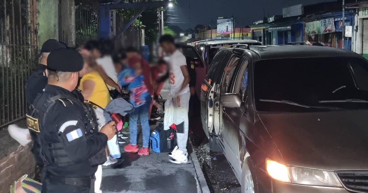 Detención de migrantes irregulares cubanos en Guatemala © Facebook Policía Nacional de Guatemala