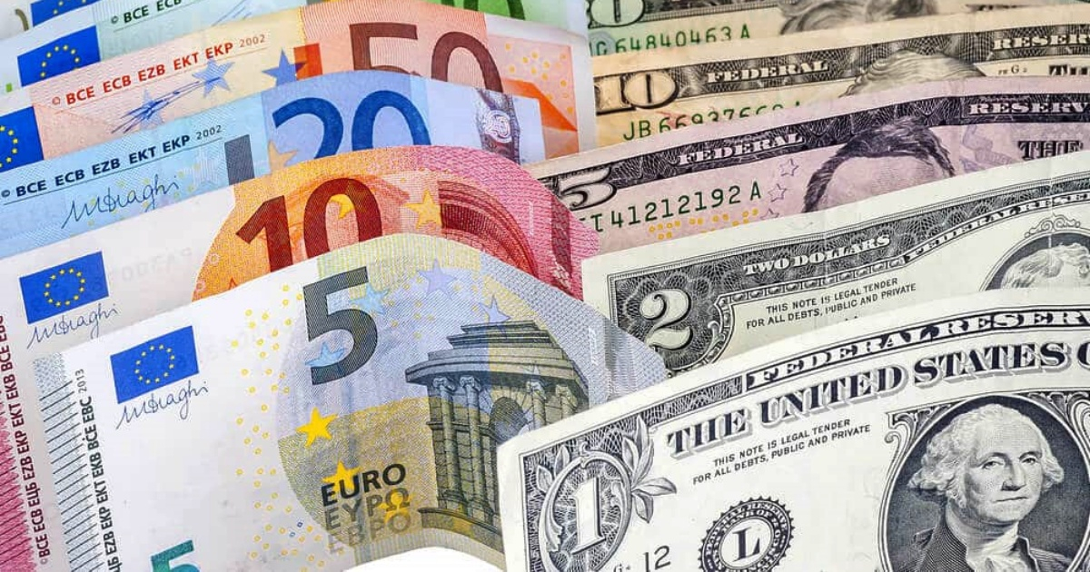 Dólares y euros (Imagen de referencia) © Pixabay