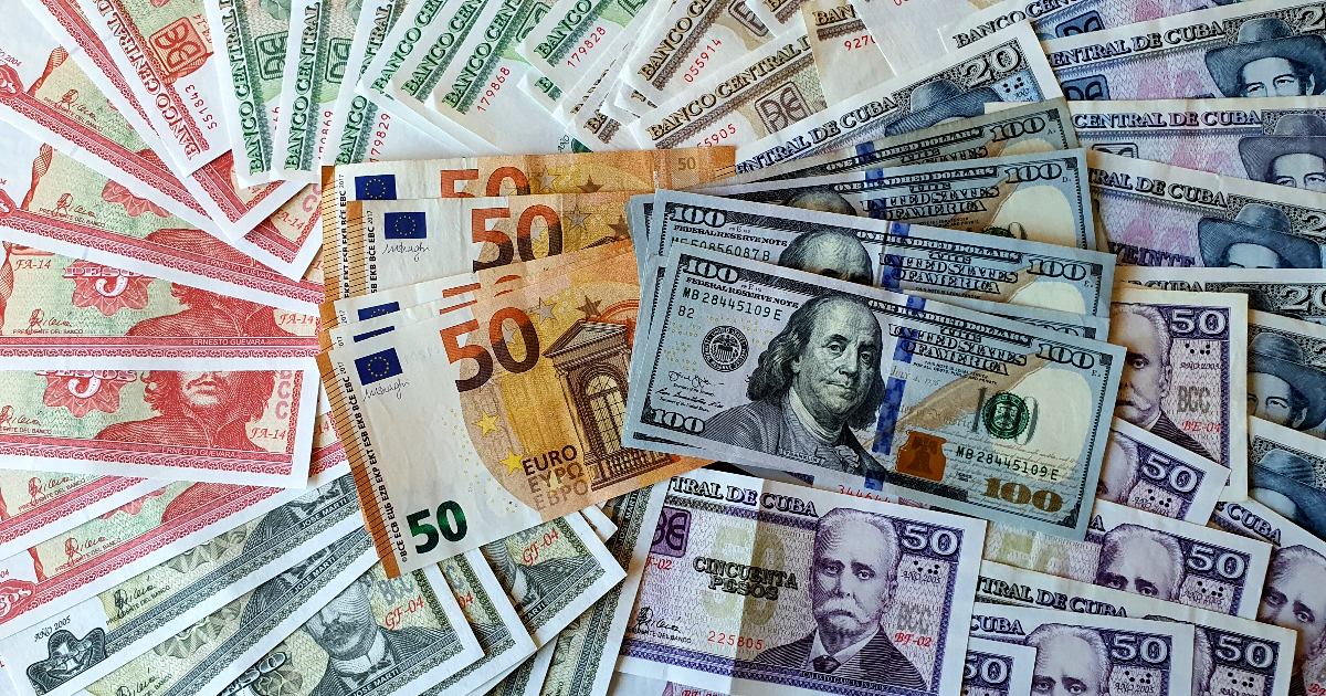Dólares, euros y pesos cubanos © CiberCuba