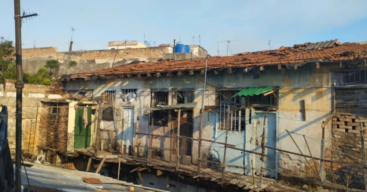 Residents Endure Hazardous Conditions in Collapsing Havana Building