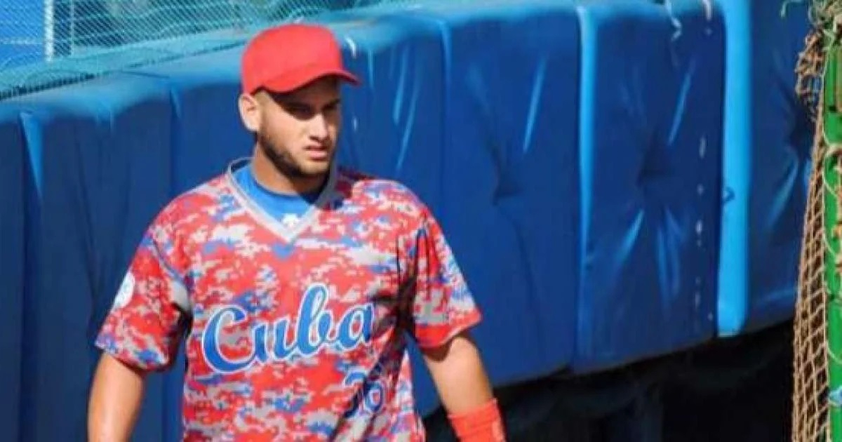 Injured Cuban Catcher, Banned for Life, Returns to the Island