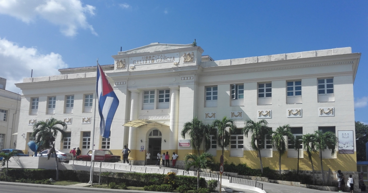 Fachada del Hospital Calixto García, en La Habana © Wikimedia Commons