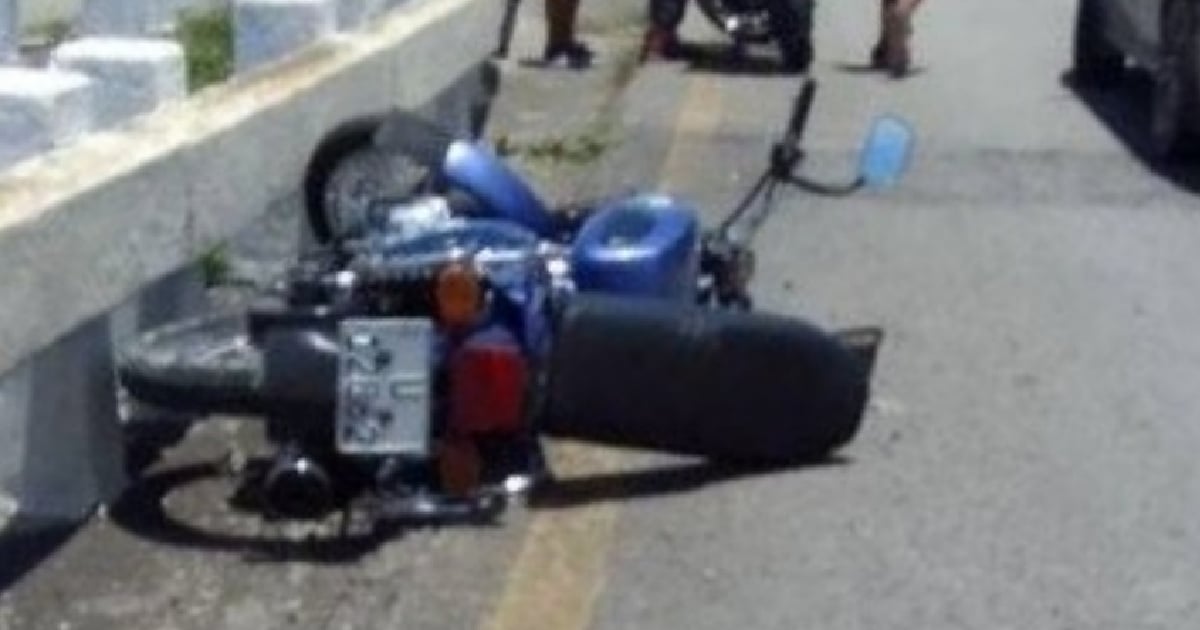 Motorcyclist Runs Red Light, Causes Accident and Flees in Havana