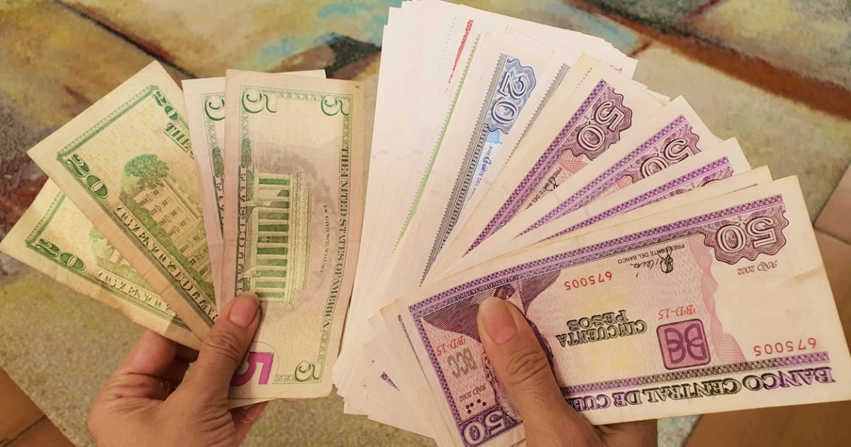 Dólares y pesos cubanos (imagen de referencia) © CiberCuba