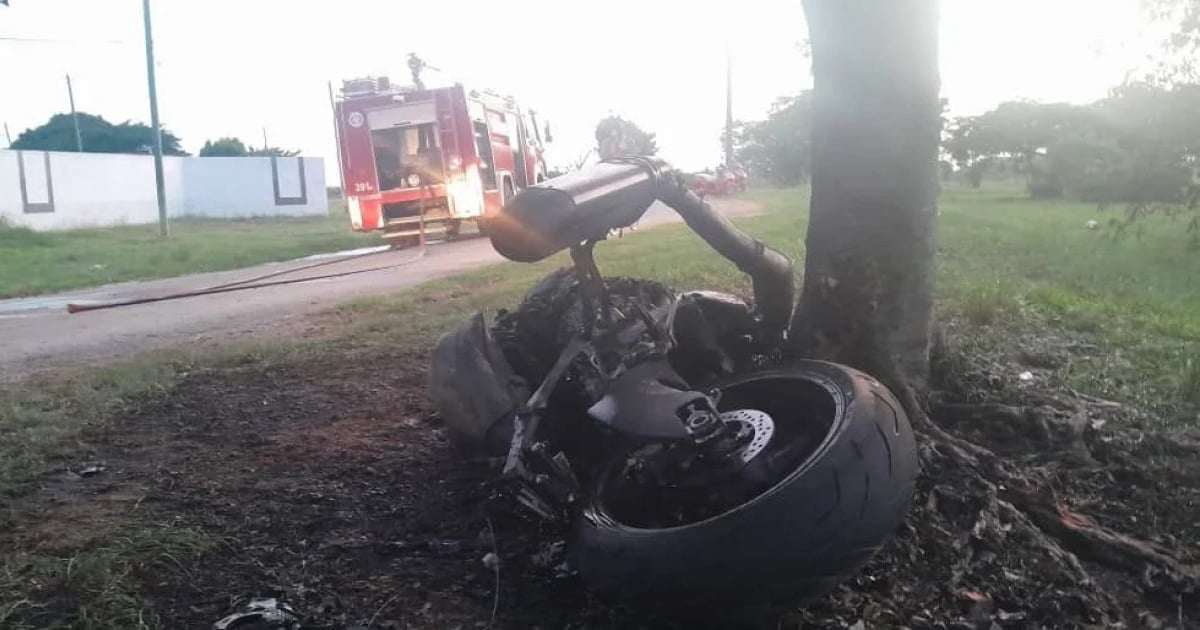 Jóvenes pierden la vida en trágico accidente de moto en Cárdenas