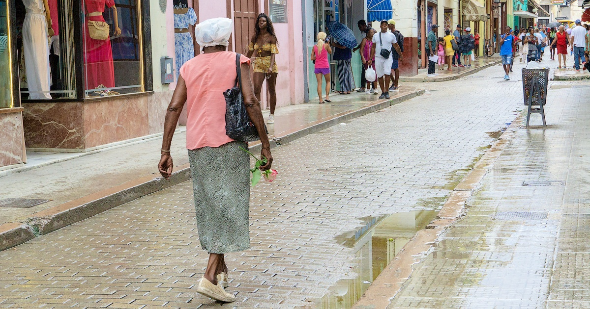 Personas caminando por La Habana (Imagen de referencia) © CiberCuba