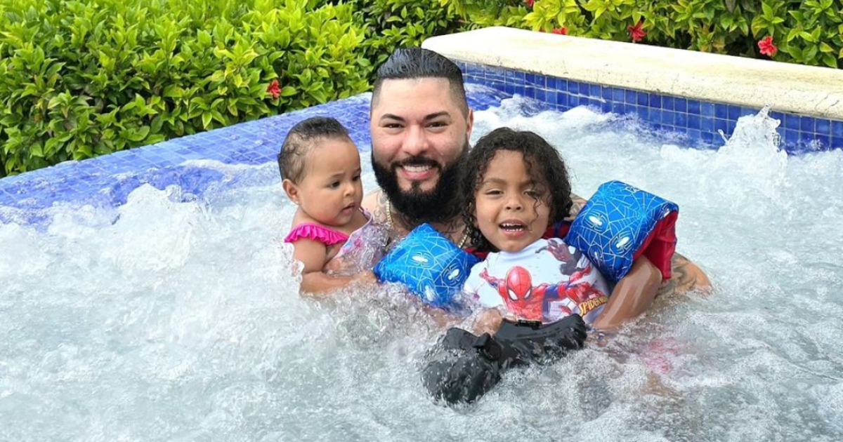 The Chacal and His Kids Melt Hearts with Adorable Photos from Punta Cana