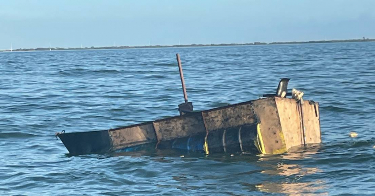 Embarcación en el estrecho de la Florida (Imagen de Referencia) © X/ @USCGSoutheast