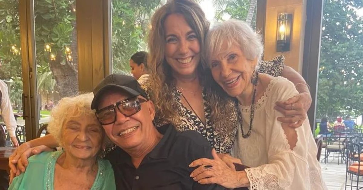 Néstor Jiménez Shares a Memorable Photo with Tahimí Alvariño, Paula Alí, and Verónica Lynn