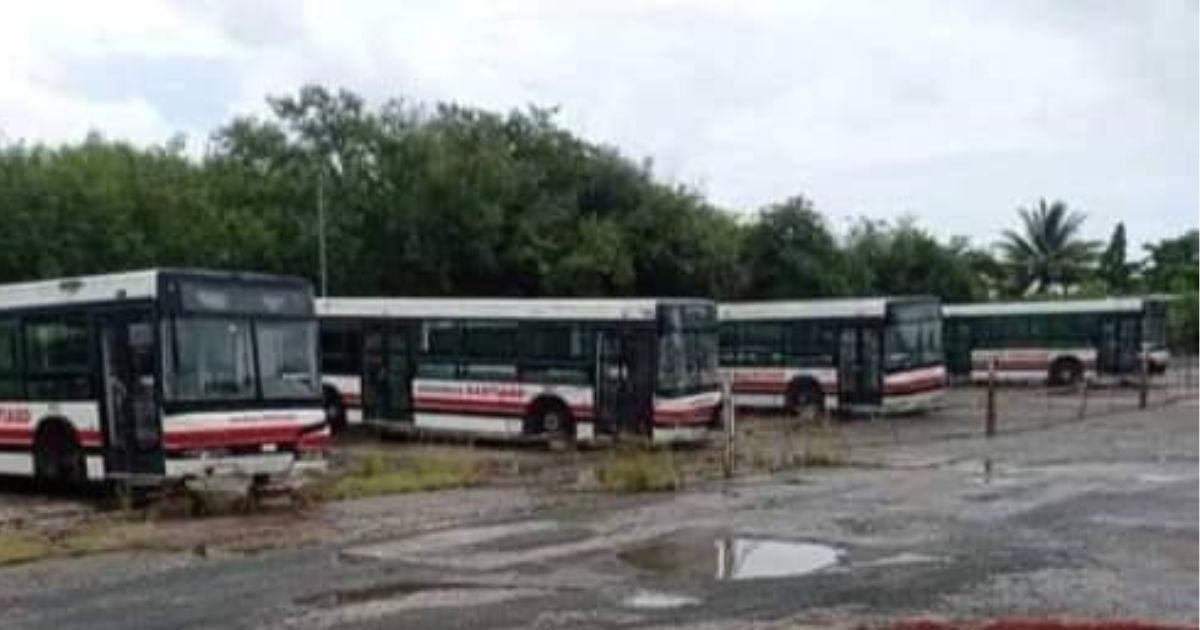 Cementerio de autobuses en Santiago de Cuba provoca ola de críticas en redes sociales