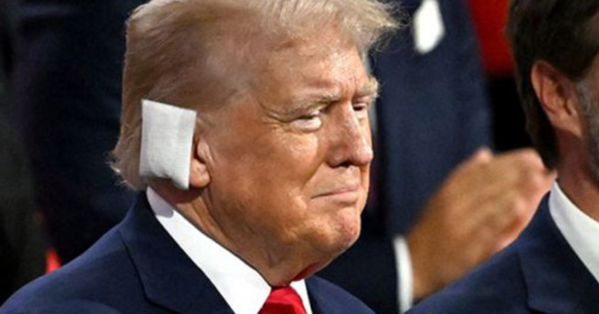 Trump reaparece con vendaje en la oreja tras un atentado en Pensilvania