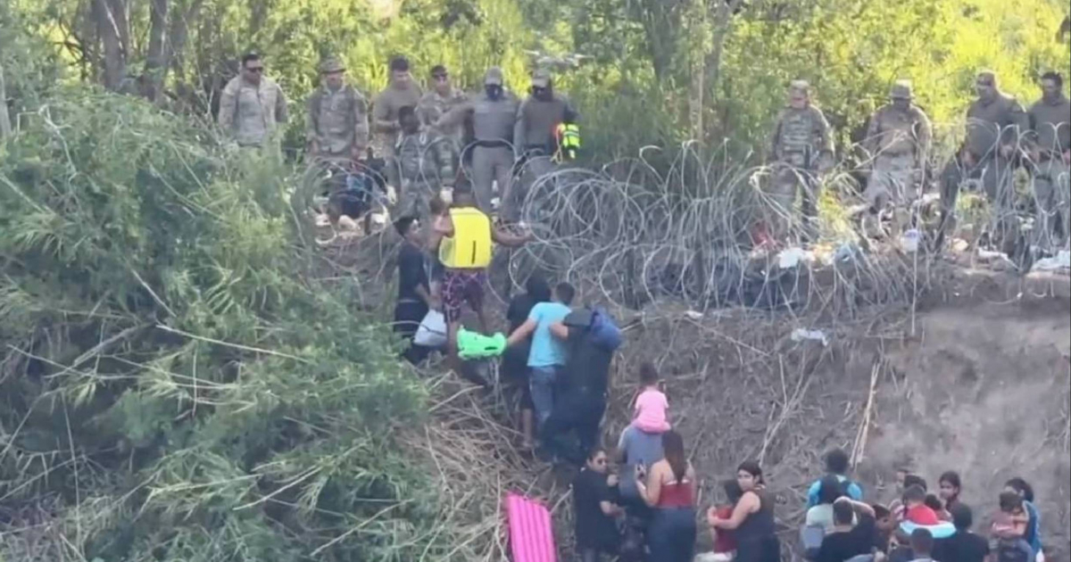 Migrantes en la frontera de Texas (imagen de referencia) © Twitter / Todd Bensman