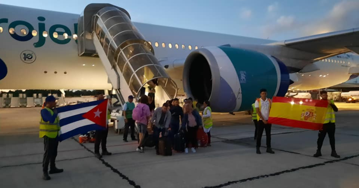 Vuelo de Iberojet © Facebook/Aeropuerto Internacional "Abel Santamaría Cuadrado"- SNU