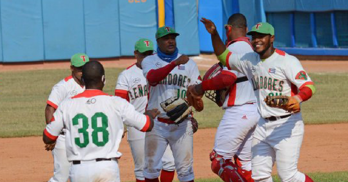 Las Tunas arrasa en el primer juego de la final de béisbol cubano