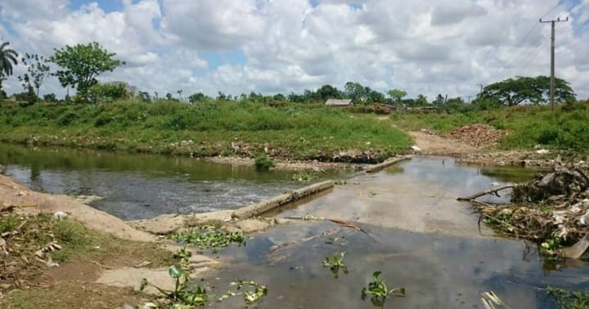 Aguas albañales y desechos en Camagüey (foto de referencia) © Facebook/ Pedro Moure Ortíz