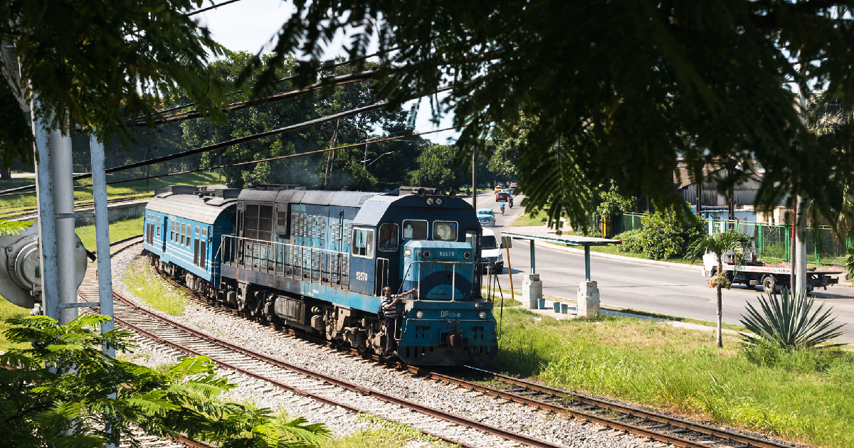 Tren Santiago de Cuba-La Habana contará con dos nuevas paradas en su ruta