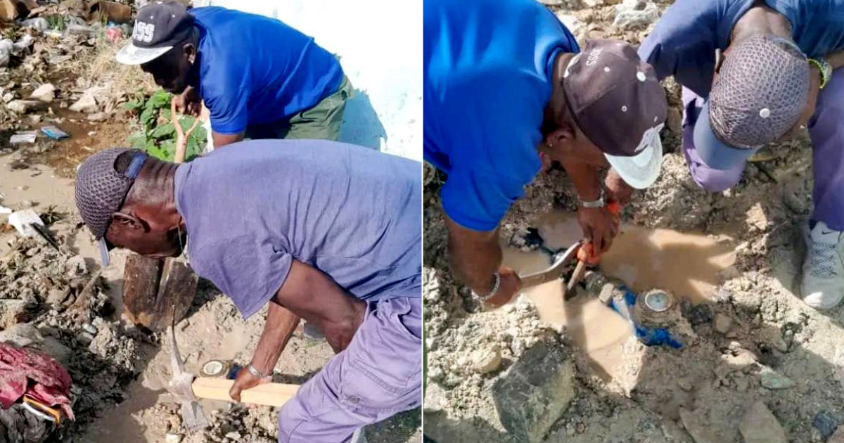 Trabajadores de la empresa Aguas de La Habana reparan una avería © Facebook / Aguas de La Habana