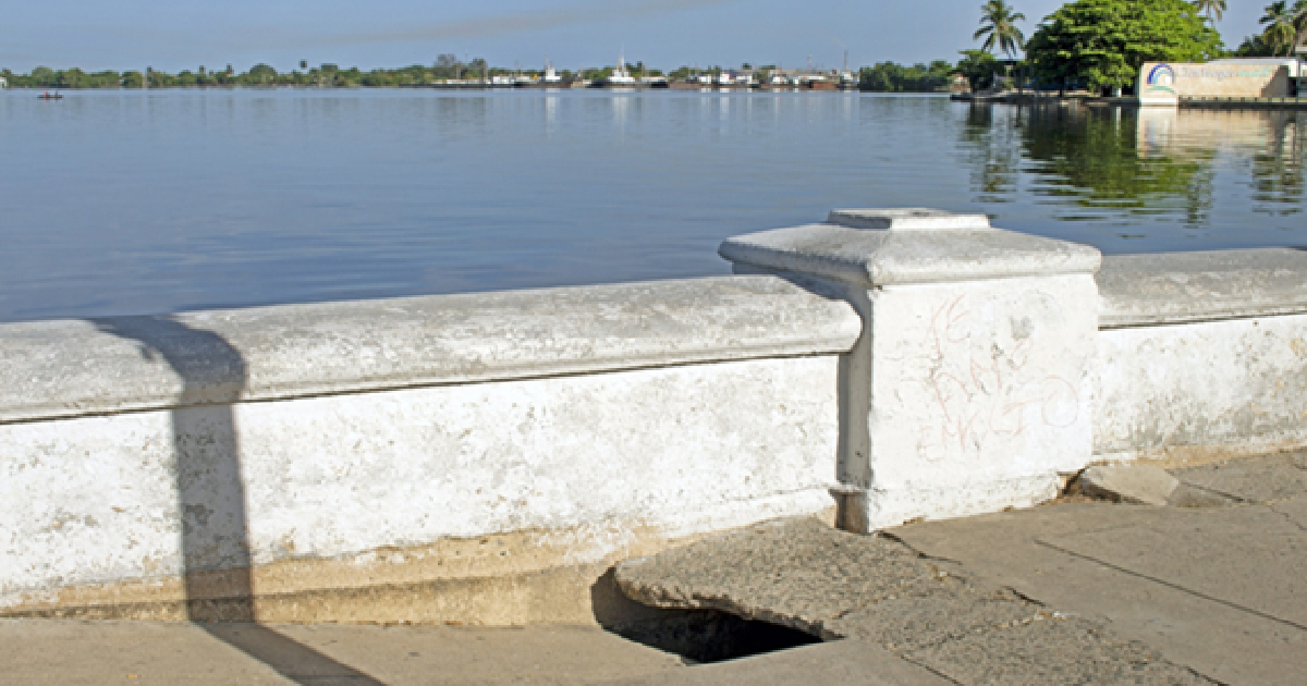 Peligro de hundimiento en el malecón de Cienfuegos