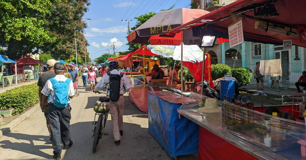 Santiago Carnival Faces Steep Prices: Beer at 240 Pesos and Pork Sandwich at 200 Pesos