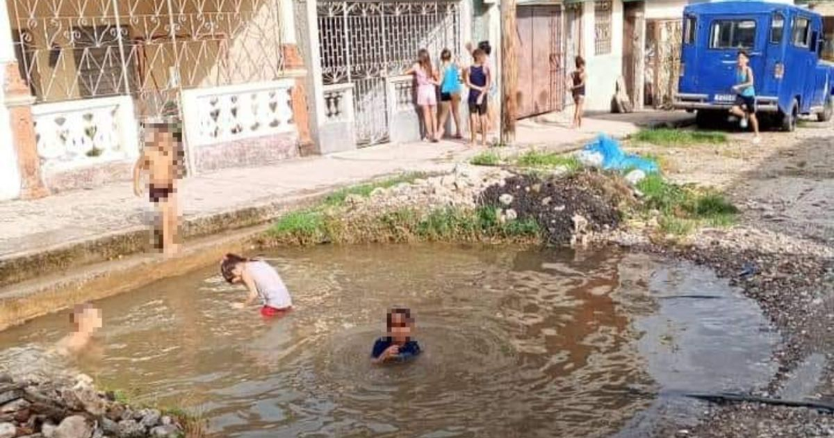 Bache se convierte en una piscina © Facebook / TODO DE CUBA!!! / Lemay Jimenez