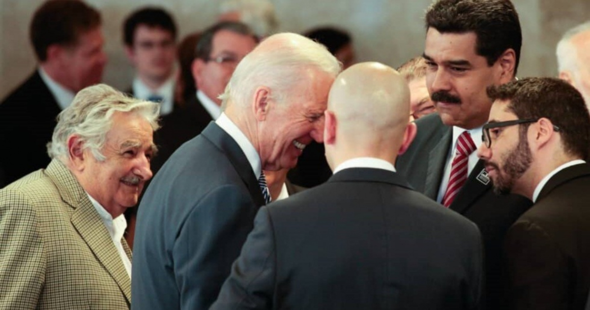 Joe Biden y Nicolás Maduro conversan durante toma de posesión de Dilma Rousseff (2015) © RR.SS.