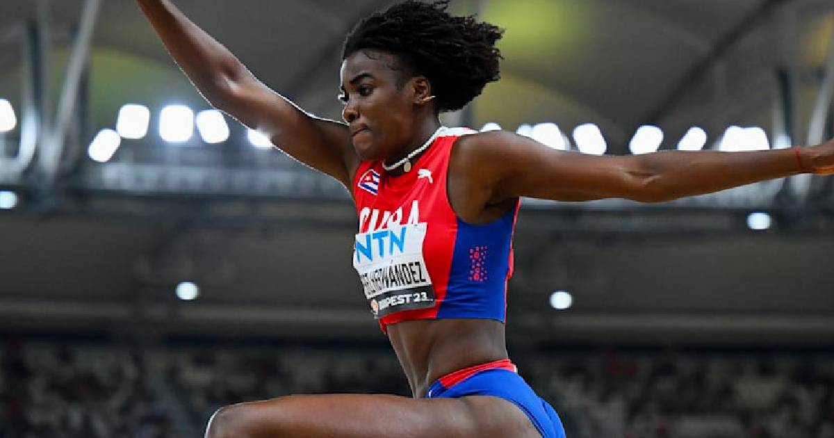 Cuban Athletes Leyanis Pérez and Liadagmis Povea Advance to Triple Jump Final in Paris