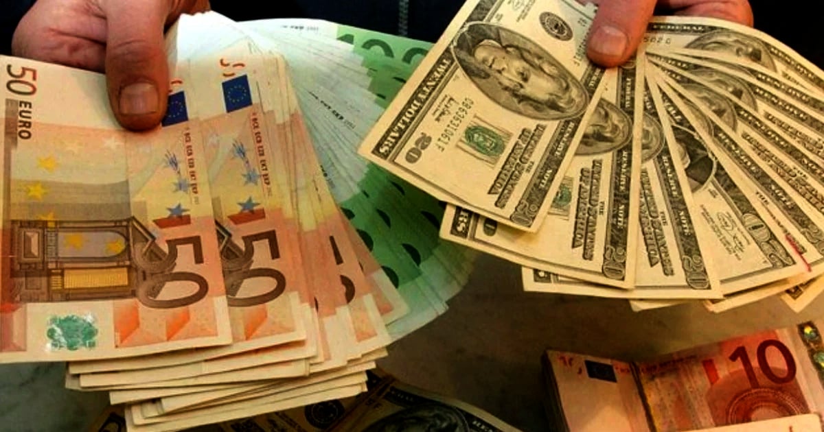 Caída del dólar y el euro en el mercado informal cubano